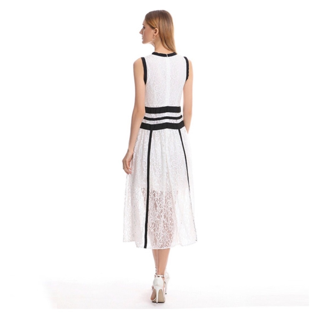The HILDEE Embellished Lace Dress - Picture 4 of 8
